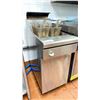 Image 2 : QUEST STAINLESS STEEL GAS,  2 BASKET DEEP FRYER