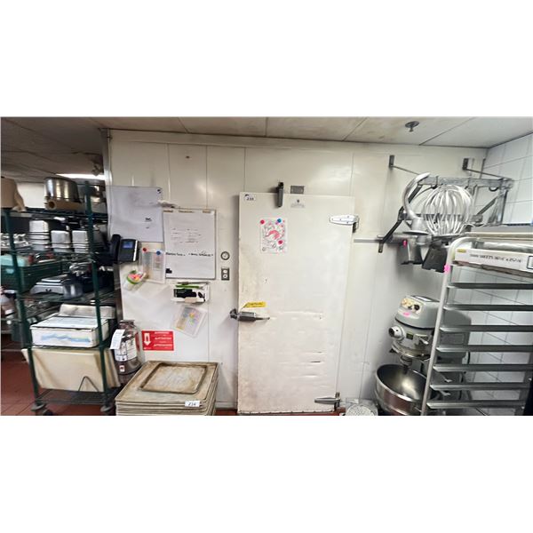 COLDSTREAM PRODUCTS COMMERCIAL WALK IN COOLER WITH BONN COOLING SYSTEM