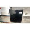 Image 2 : INSIGNIA BLACK COUNTERTOP REFRIGERATOR
