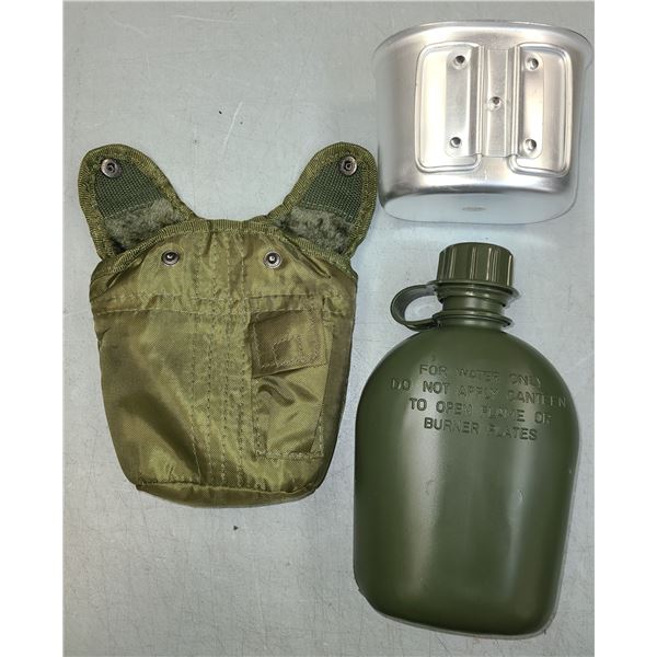US Military Canteen with Cup & Carry Case