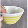 Image 7 : Pyrex Blue Yellow Strip Mixing Bowls