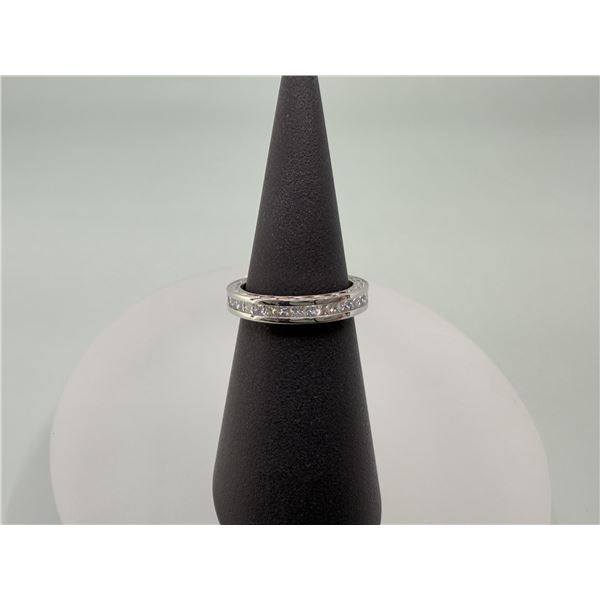 18K White Gold & Diamond Ring