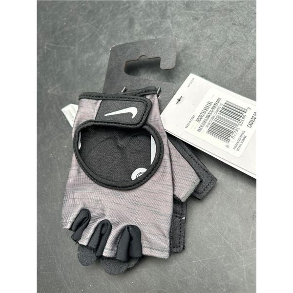 Nike W Gym Ultimate FG Printer Dark Glove