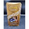 Image 1 : Lindt Lindor Assorted Milk Chocolate Truffles 900g