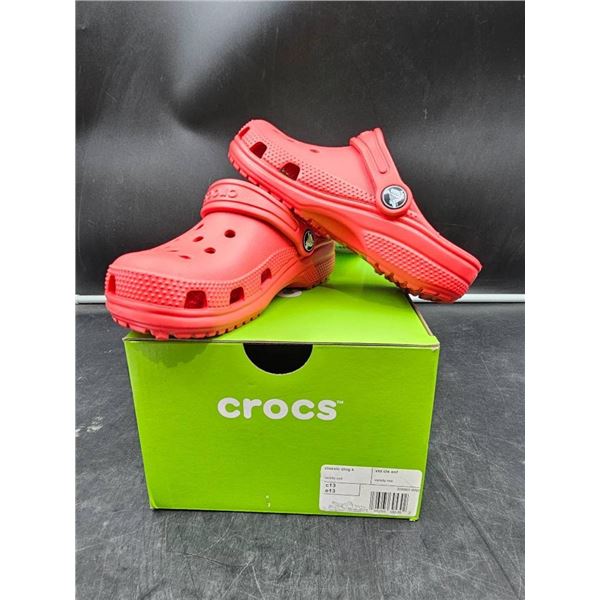 Crocs Classic Clog K in Varsity Red, Size C13