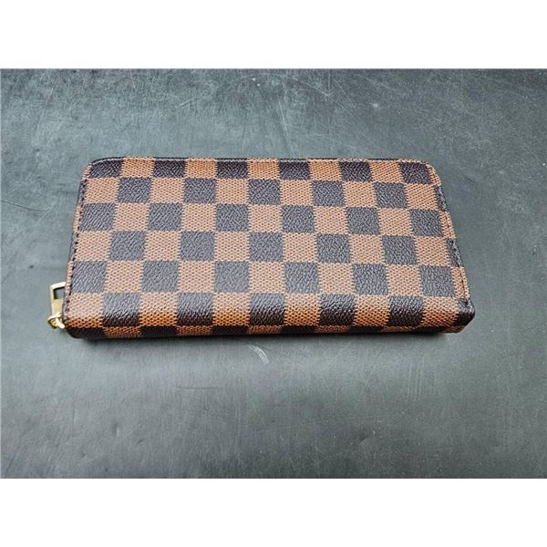 Brown Checkered Zipper Wallet With Multiple Compartments