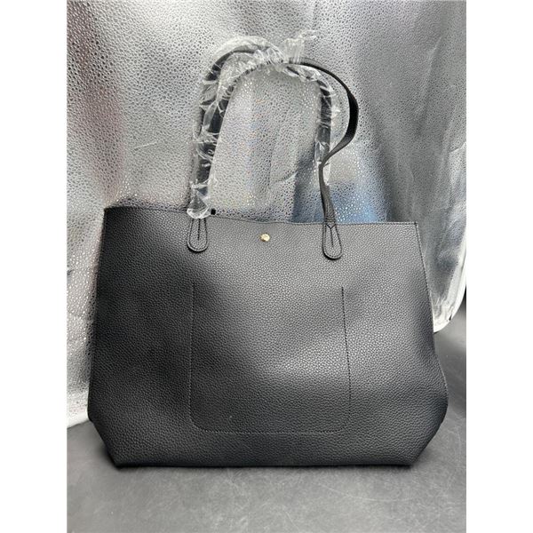 Black HOXIS Tote Bag with Matching Wristlet and Tassel Accent