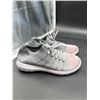 Image 1 : Lightweight Knit Sneakers – Gray and Pink, Size US 7.5