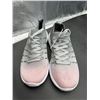 Image 2 : Lightweight Knit Sneakers – Gray and Pink, Size US 7.5