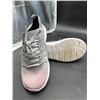 Image 3 : Lightweight Knit Sneakers – Gray and Pink, Size US 7.5