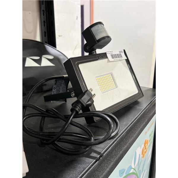 Shenzhen Oumeike FLB0601 Motion Sensor Floodlight, 30W, IP66, 6500K