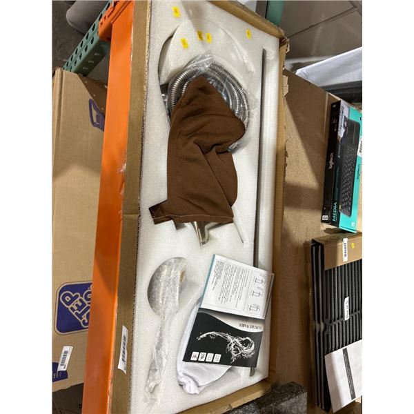 Stainless Steel Sanitary Wares Floor-Mounted Faucet and Shower Set