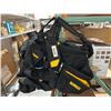Image 2 : DEWALT DG5617 20-Pocket Pro Framer’s Combo Apron Tool Belt and Yoke-style Suspenders