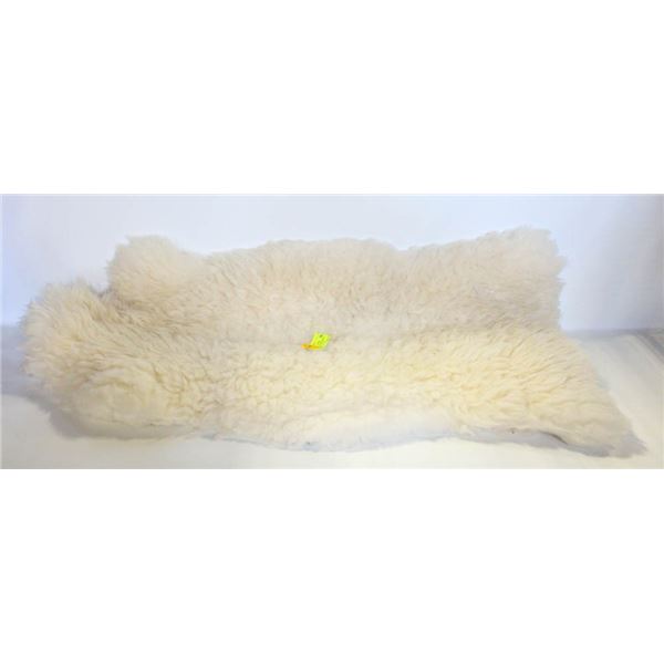 AUSTRALIAN SHEEPSKIN RUG APPROX 3FT-ESTATE