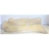 Image 1 : AUSTRALIAN SHEEPSKIN RUG APPROX 3FT-ESTATE