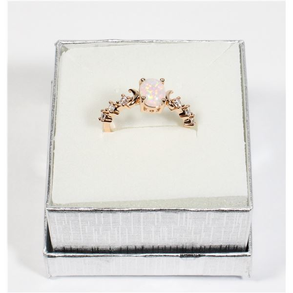 NEW SIZE 7 GOLD TONE MOON DESIGN RHINESTONE RING