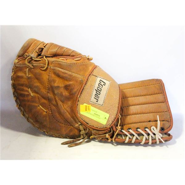 COOPER GOALIE HOCKEY GLOVE