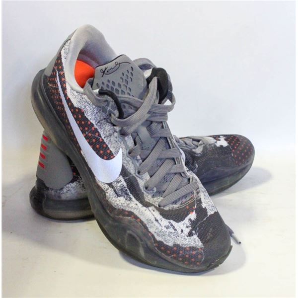 NIKE MENS RUNNING SHOES 9.5- ESTATE