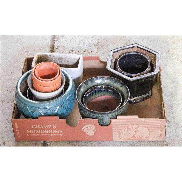 LARGE LOT OF FLOWER POTS