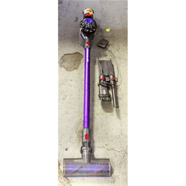 DYSON V8 ANIMAL EXTRA WITH CHARGER STATION