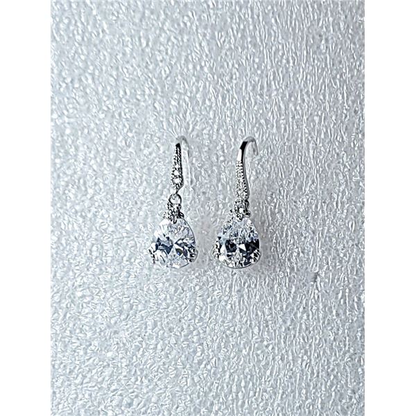 29)   SILVER TONE AND AUSTRIAN CRYSTAL DROP