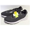 Image 1 : FLOOR MODEL UNDER ARMOUR LADIES SIZE 6.5