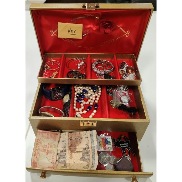 ESTATE VINTAGE LOCKING JEWELLERY BOX WITH