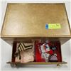Image 2 : ESTATE VINTAGE LOCKING JEWELLERY BOX WITH