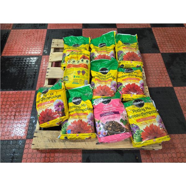 PALLET OF MIRACLE GROW POTTING MIX 8.81KG BAGS