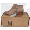 Image 1 : NEW AMAZON ESSENTIALS 8.5 BROWN SHOES
