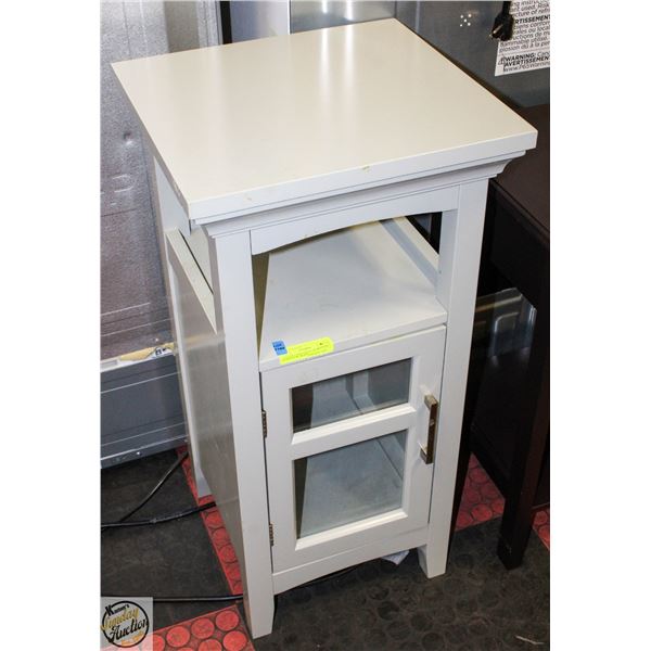 CORNER TABLE GRAY, W. BOTTOM STORAGE W. GLASS