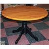 Image 1 : VINTAGE SOLID OAK ROUND DINING TABLE