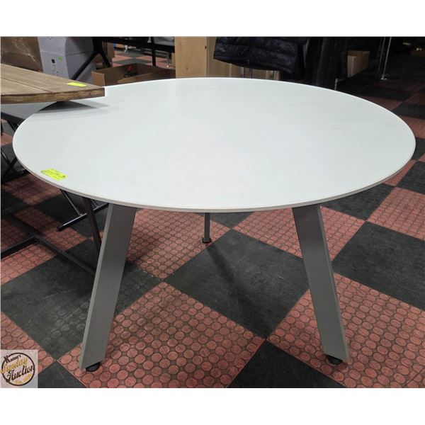 ROUND TOP TRI LEGGED TABLE H-29.5" DIAMETER-42"