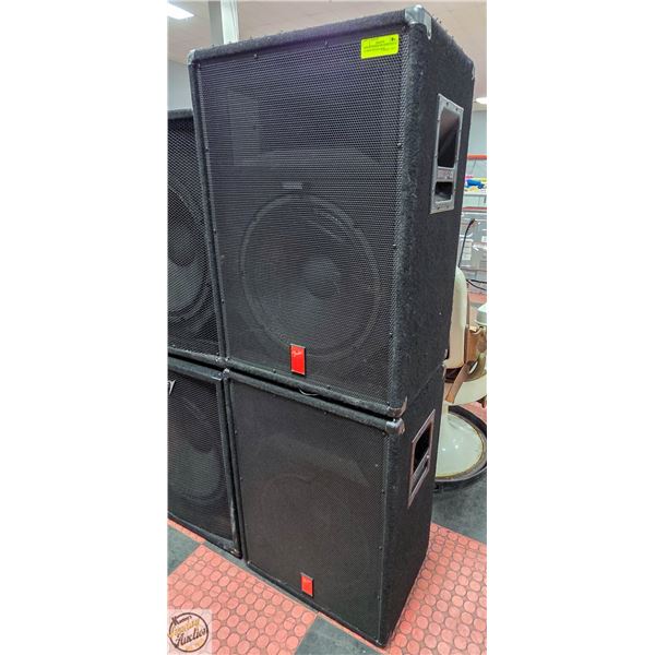 PAIR OF FENDER SPEAKERS SERIAL NUMBER M556330 600W