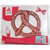 Image 1 : SEALED JILONG JUMBO FLOATING PRETZEL