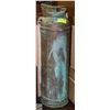 Image 1 : ANTIIQUE FIRE EXTINGUISHER NEEDS TARNISH CLEANING