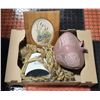 Image 1 : 1986 PINK PORCELAIN WIDE VASE + HAND MADE