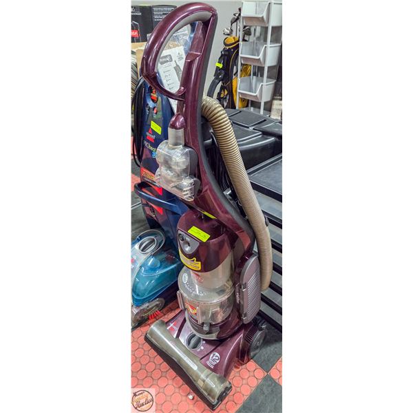 BISSEL UPRIGHT VACUUM (WORKS)