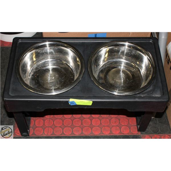 2 STAINLESS STEEL DOG DISHES ON STAND