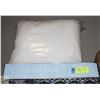 Image 1 : 2 NEW PILLOW FORMS