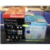 Image 1 : PAIR OF HUMIDIFIERS HONEYWELL & HOLMES