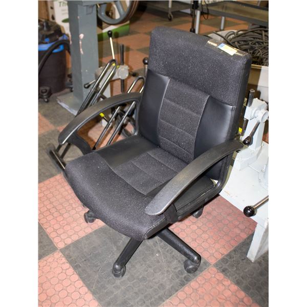 SWIVEL OFFICE CHAIR