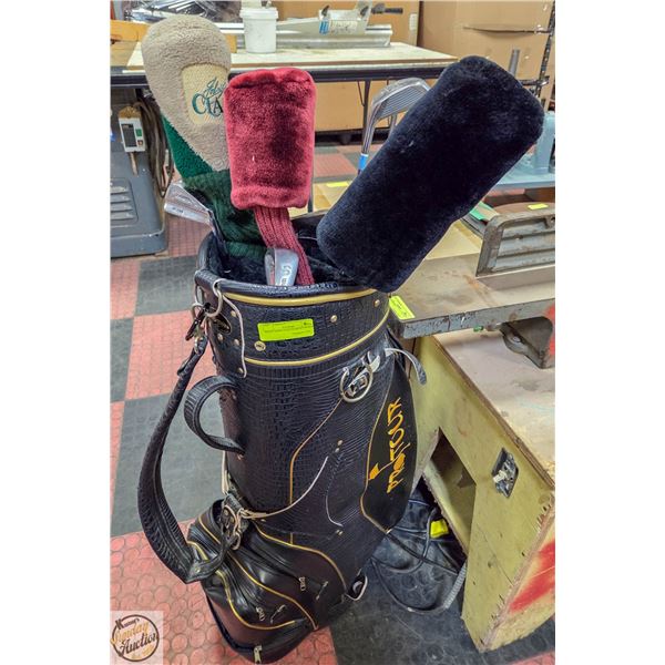 RIGHT HAND GOLF CLUB SET IN BAG