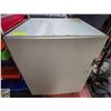 Image 1 : WHITE METAL ROLLING SHOP CABINET - LOCKABLE,