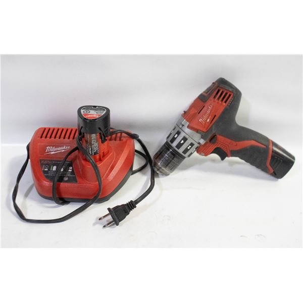 MILLWAUKEE 3/8 DRILL DRIVER WITH BATTERY CAHRGER