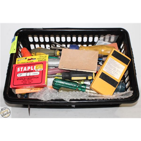 FLAT OF ASSORTED SCREW DRIVERS