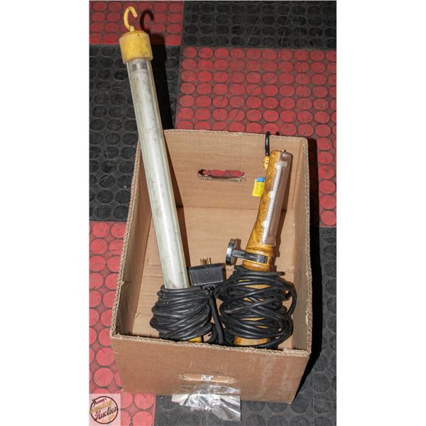 FLAT OF 2 FLOURESCENT WORK LIGHTS, BOTH HANG