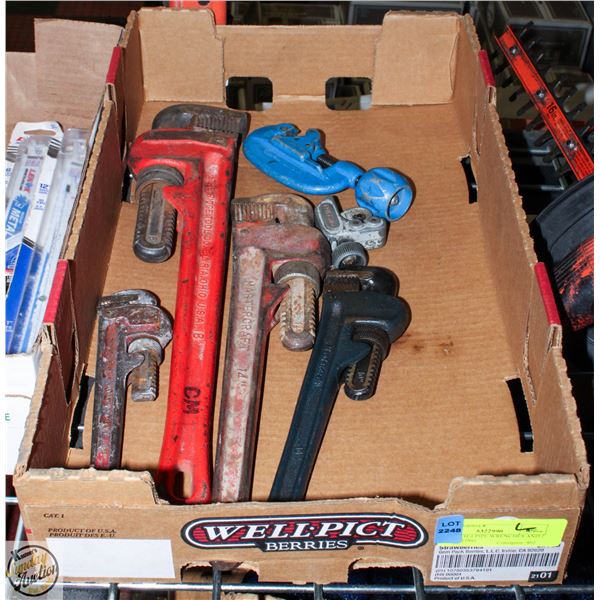 FLAT WITH 4 PIPE WRENCHES AND 2 PIPE CUTTING