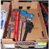 Image 1 : FLAT WITH 4 PIPE WRENCHES AND 2 PIPE CUTTING