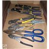 Image 1 : FLAT WITH 10-PIECE ASSORTMENT OF HAND TOOLS